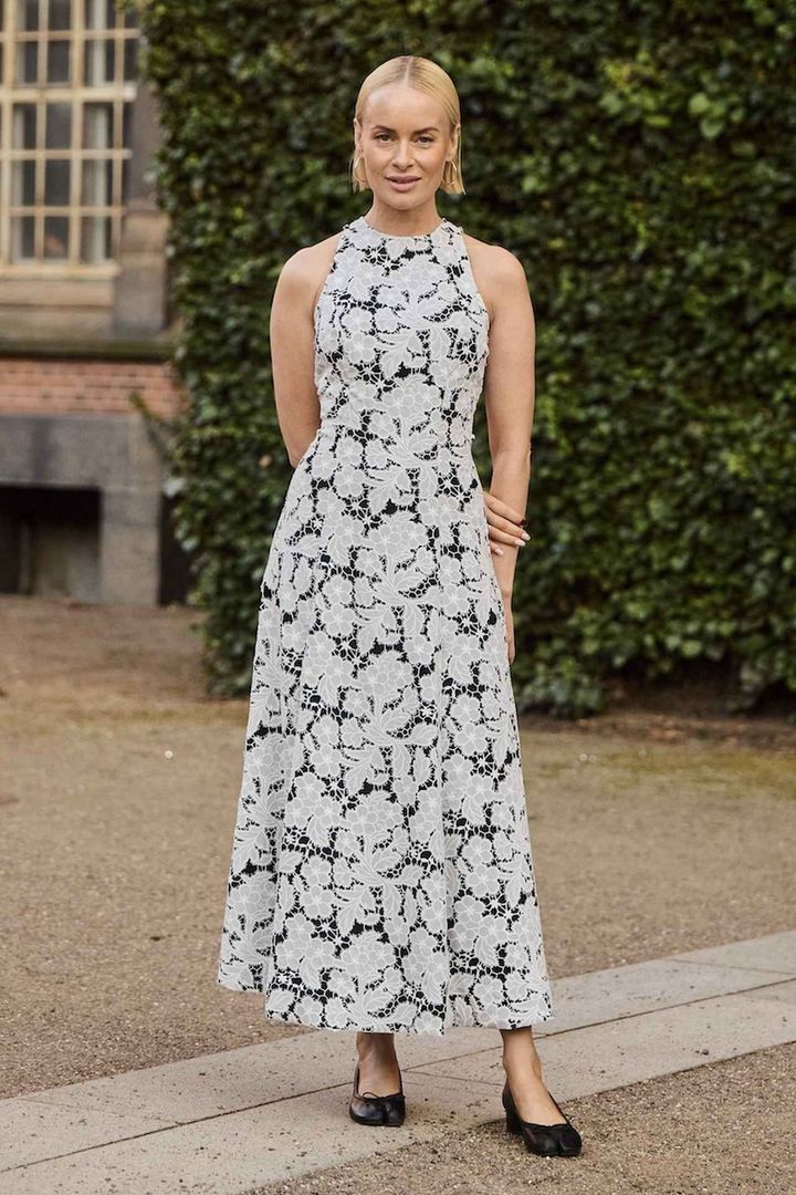 画像: 一枚で絵になるワンピースが役立つ