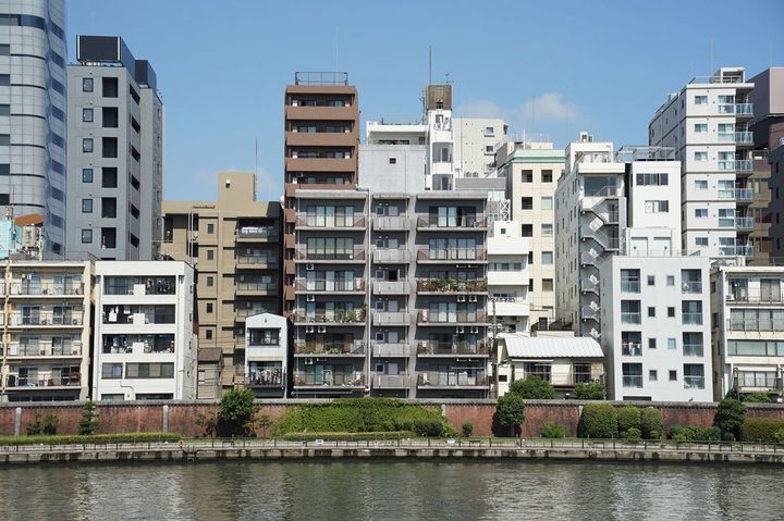 日本の隅田川の街並み