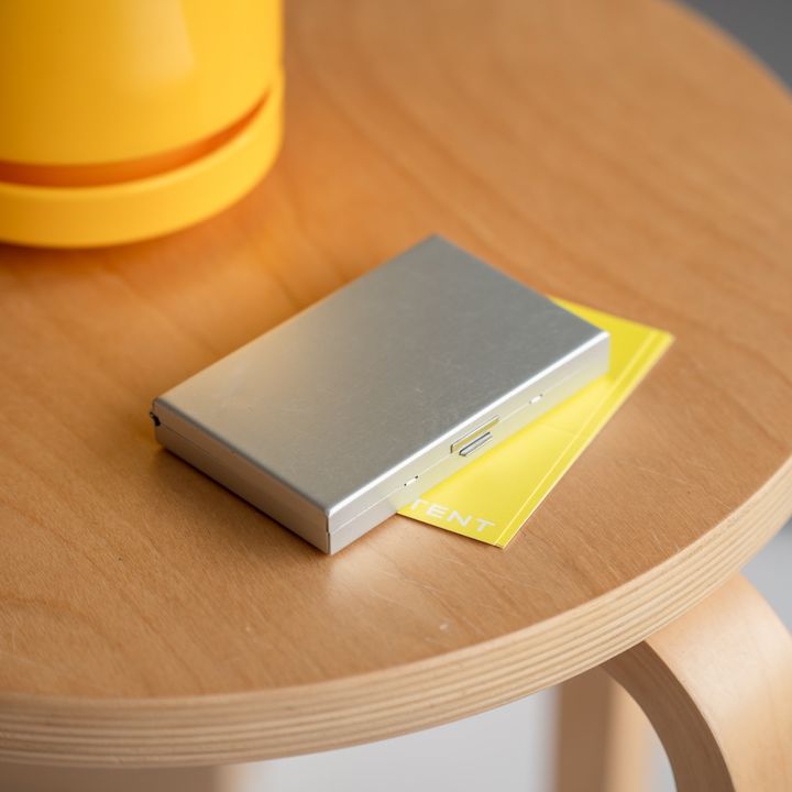 〈無印良品〉アルミカードケース プッシュ式