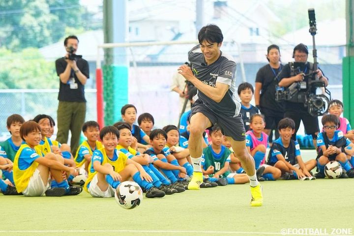 三笘薫、“ドリブル鬼ごっこ”など『Google Pixel』を使ったサッカー教室を開催！「1人のアイデアでは限界があった」