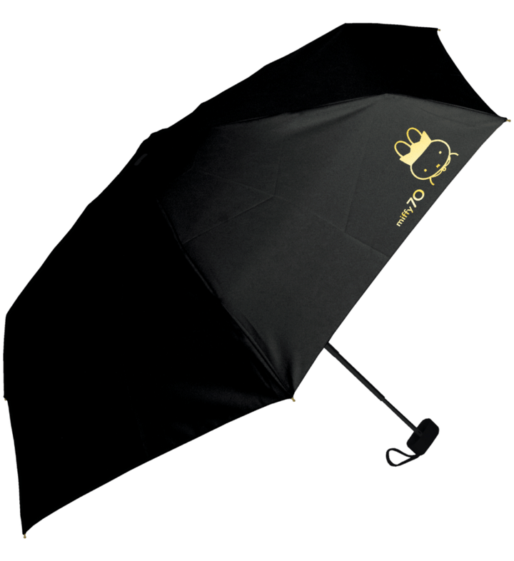 come across 晴雨兼用折りたたみ傘 遮光率もUVカット率も99.9％以上の晴雨兼用の折りたたみ傘。同プリントの傘袋付き。3960円※ミッフィー展にて先行販売中（カムアクロス）