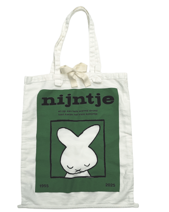 HEMING'S トートバッグ 古着のようなヴィンテージ感のある洗い加工が洒落てるナインチェデザインのコレクターズサック。A4サイズがすっきり収納できる。3300円（ヘミングス）