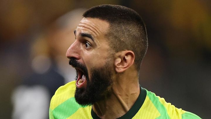 日本代表を絶望させた豪州選手、妻と来日して日本満喫！ポケモンのクレゲで遊ぶ