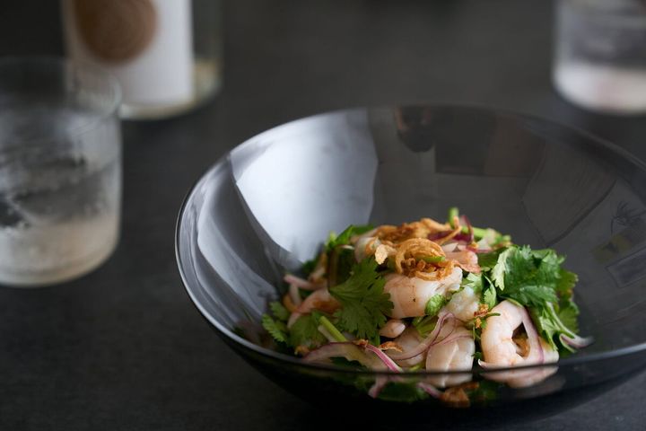 パクチーとぷりぷりえびのサラダ