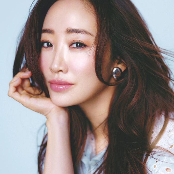 神崎 恵さんのおすすめヘアケアアイテム22選！美髪をキープするスタイリング方法も解説_2