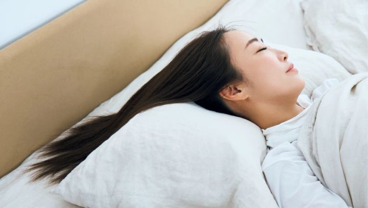 寝るときは髪を全上げ