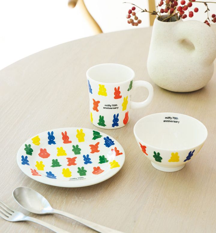 ライスボウル（直径11.5×高さ6.5㎝）￥1,430、マグ（直径8.5×高さ9.5㎝）￥1, 320、プレート（直径16.5×高さ2㎝￥1,320／すべて金正陶器