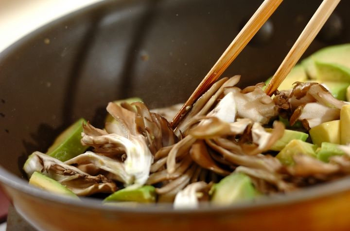 アボカドと卵のソテーの作り方2