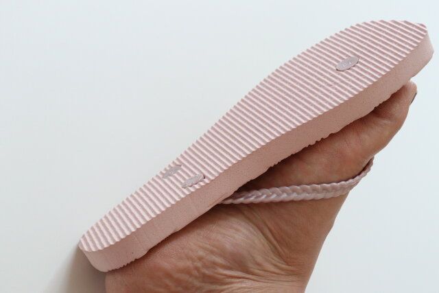 ビーチサンダル（エスニック柄、22cm～24cm） 着用