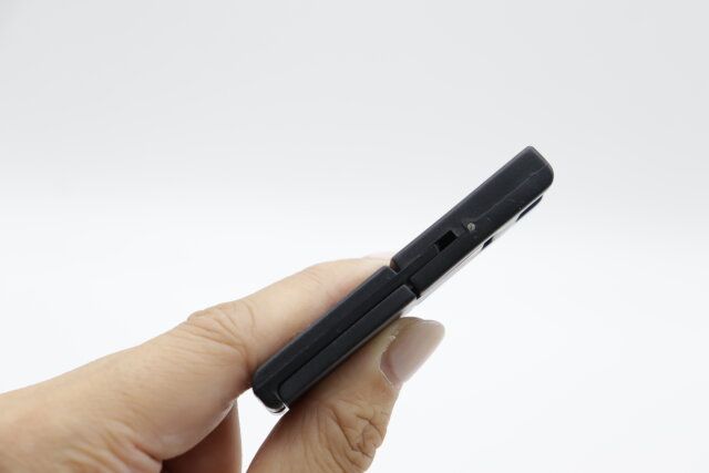 ダイソー スマホスタンド- ミニ - サイズ感 薄い