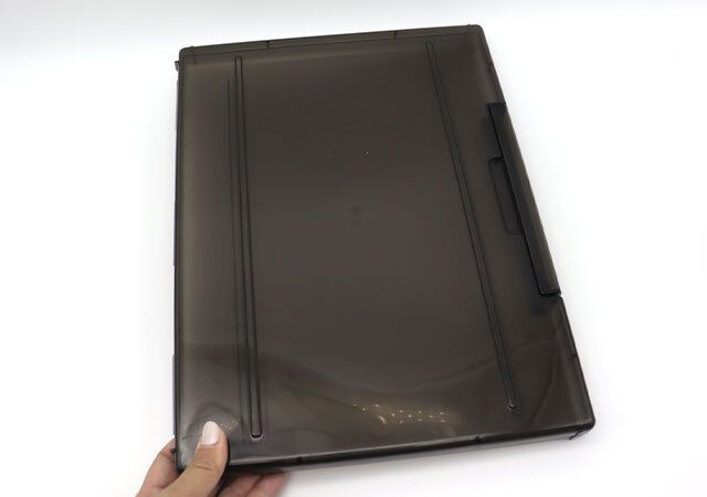 ダイソー 自立できるA4ファイルケース（クリアブラック）