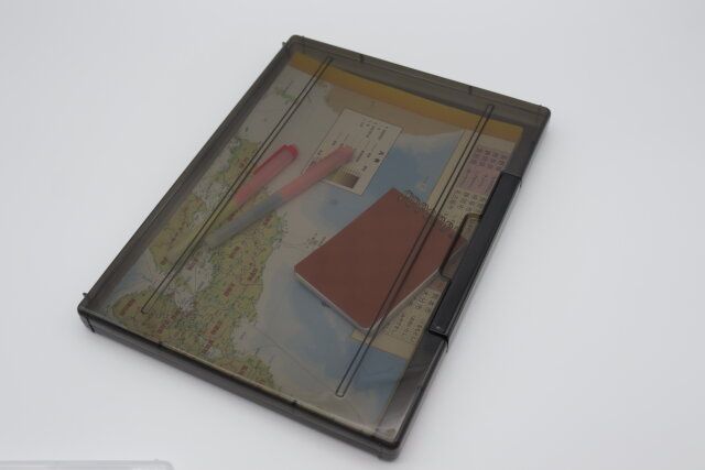 ダイソー 自立できるA4ファイルケース（クリアブラック） 使用例 資料 文房具 透け感