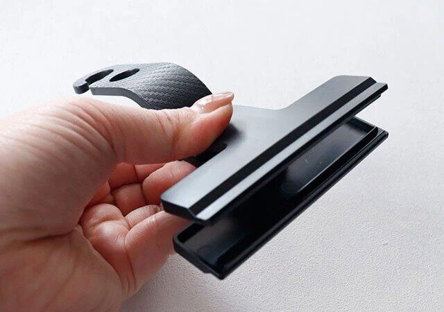 ダイソーのヘッドレスト用クリップ1