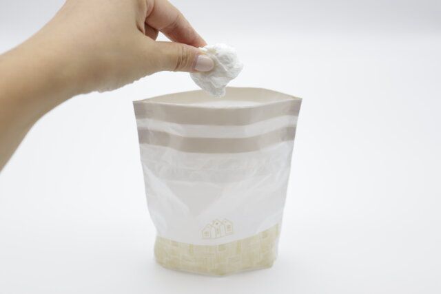 ダイソー 自立型卓上巾着ポリ袋（20枚、バイオマス25％） 自立する 使用例