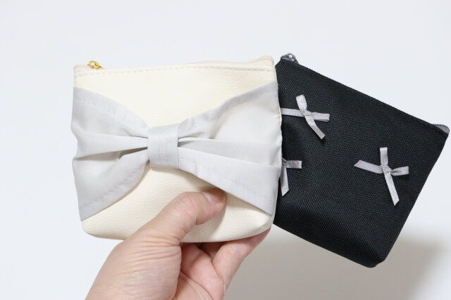 合皮マチ付ポーチビッグリボン 舟形ポーチリボン付 デザイン