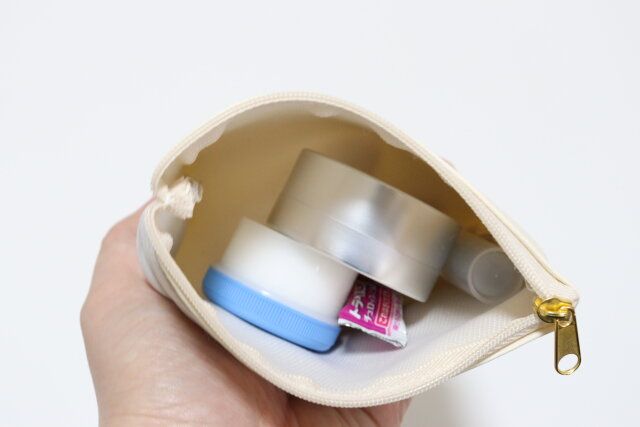 合皮マチ付ポーチビッグリボン 使用例