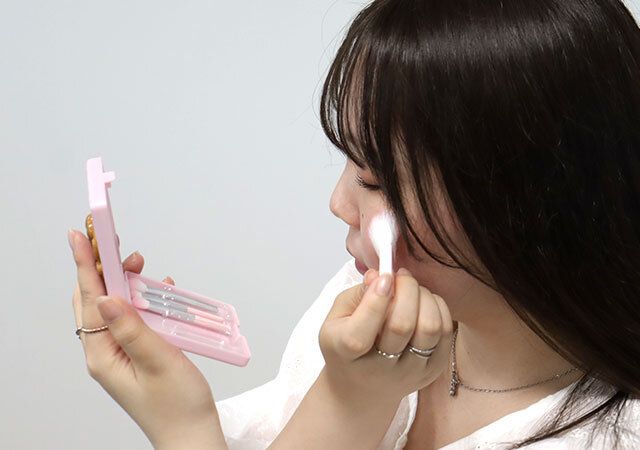 ダイソー メイクブラシセット（Aタイプ、4本、ミラー付） 使用例