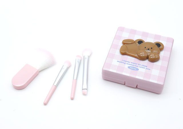 ダイソー メイクブラシセット（Aタイプ、4本、ミラー付） セット内容