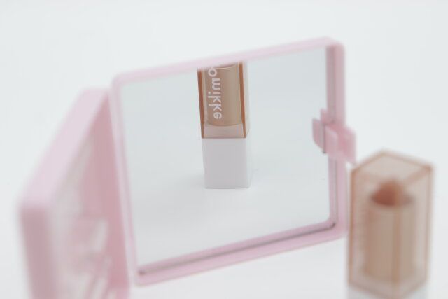 ダイソー メイクブラシセット（Aタイプ、4本、ミラー付） 鏡写り