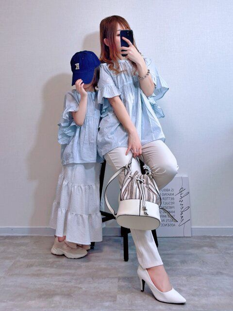 ライトブルー×ホワイトボトムスで爽やかマリンコーデ