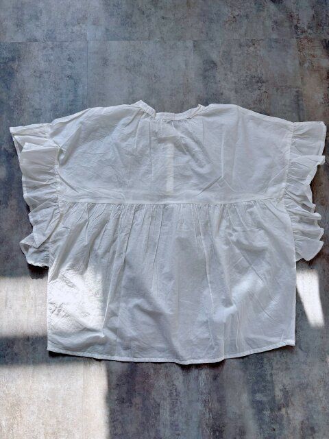 coca ガーゼ袖フリルブラウス WHITE 後ろ側