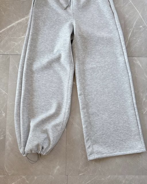 GUのパフスウェットバギーパンツの裾部分