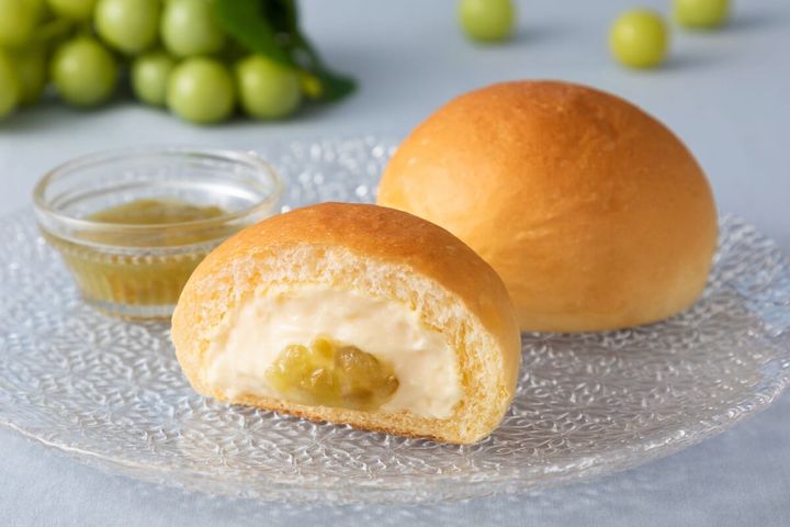 八天堂 ディズニー＆ピクサー『トイ・ストーリー』くりーむパン マスカット 断面