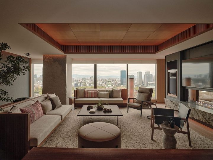 広さ233㎡を誇る「パティーナスイート」。音楽にもこだわった室内にはターンテーブルやハイファイサウンドシステムを備える。