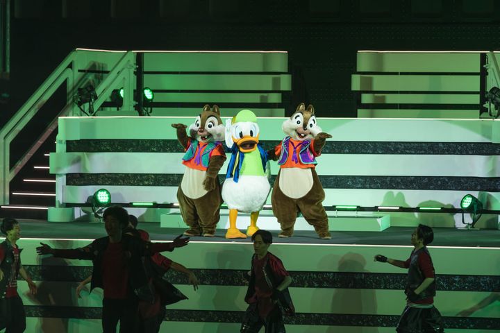 「ドナルドダック」、「チップ」、「デール」のコミカルな水撒き3