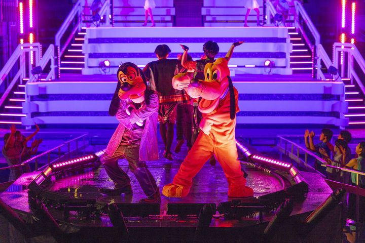 「グーフィー」と「プルート」のワイルドなパフォーマンス4