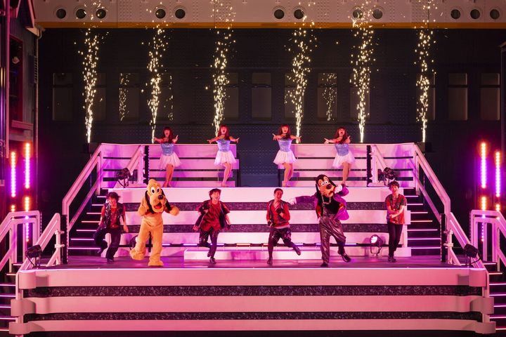 「グーフィー」と「プルート」のワイルドなパフォーマンス2