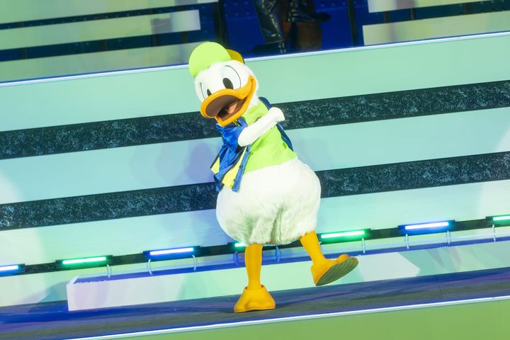 「ドナルドダック」、「チップ」、「デール」のコミカルな水撒き2