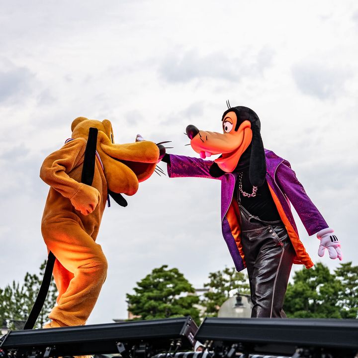 「グーフィー」と「プルート」のワイルドなパフォーマンス5