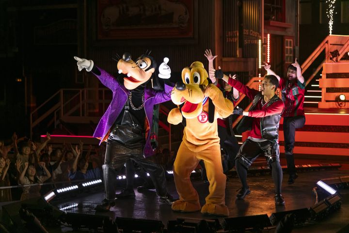 「グーフィー」と「プルート」のワイルドなパフォーマンス3