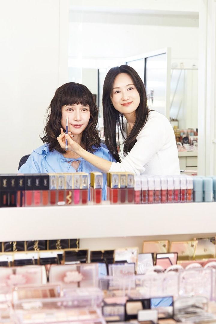 韓流女優も通うサロンでメイク体験、スタート