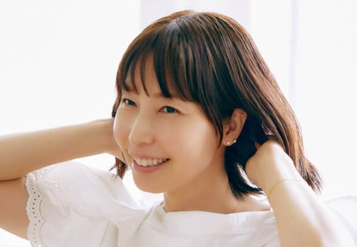 内側から手ぐしでなじませる