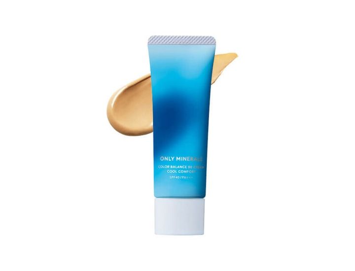 「汗をかくたびにスーッとした清涼感が」。オンリーミネラル カラーバランスBBクリーム クールコンフォート EX01 SPF40･PA+++ 25g 3850円（ヤーマン）※限定品