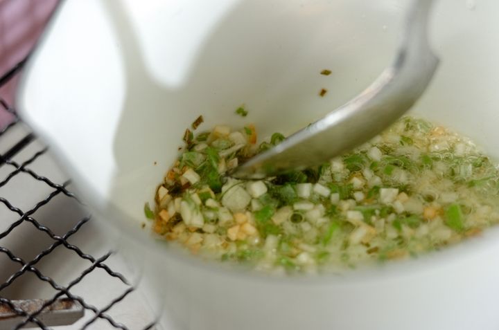 モヤシの焦がしニンニクダレの作り方1