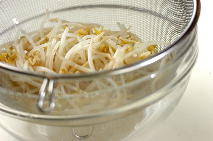 モヤシの焦がしニンニクダレの下準備1