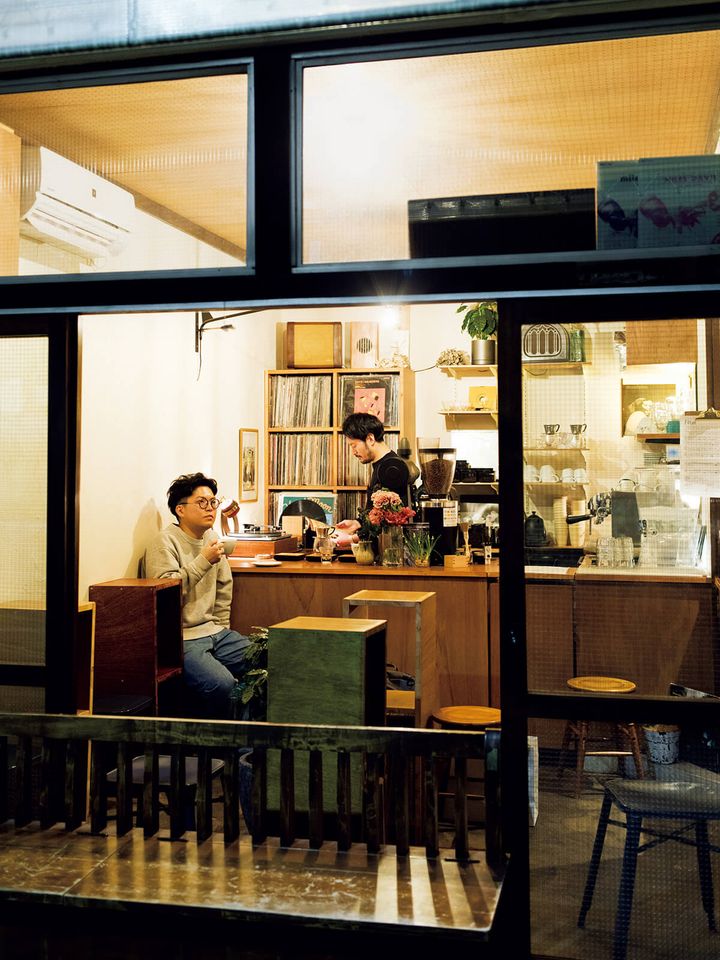 西新宿〈swamp〉外観、お笑い芸人・出井隼之介