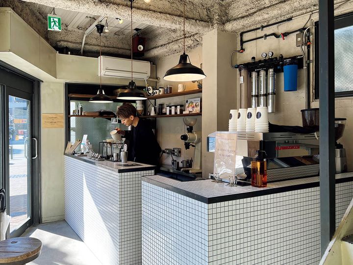 西新宿五丁目〈COUNTERPART COFFEE GALLERY〉店内