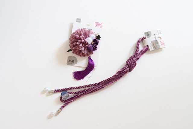 ダイソー フラワーヘアクリップ（つまみ＆フリンジ、赤、緑、紫） 帯紐（和玉、緑、赤、紫）