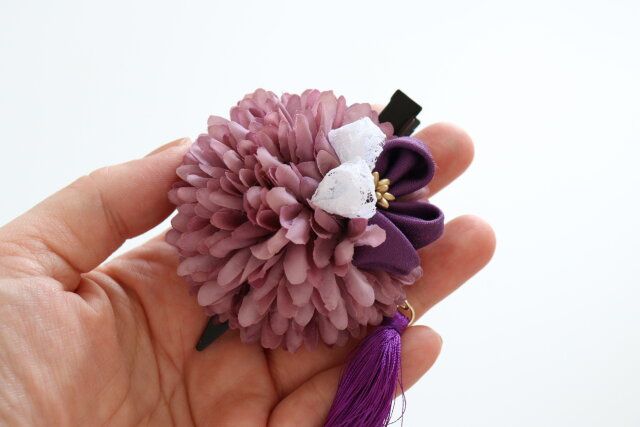 ダイソー フラワーヘアクリップ（つまみ＆フリンジ、赤、緑、紫） 