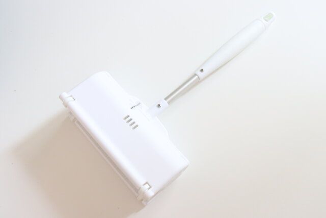 ダイソー ケース一体式粘着クリーナー