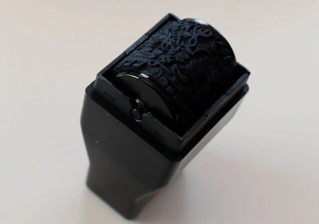 ダイソーの個人情報保護スタンプ ワイドローラー1