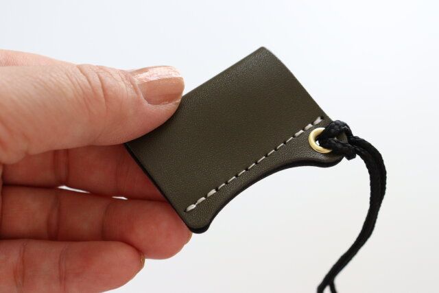 ペンホルダーストラップレザー調ショート 素材感