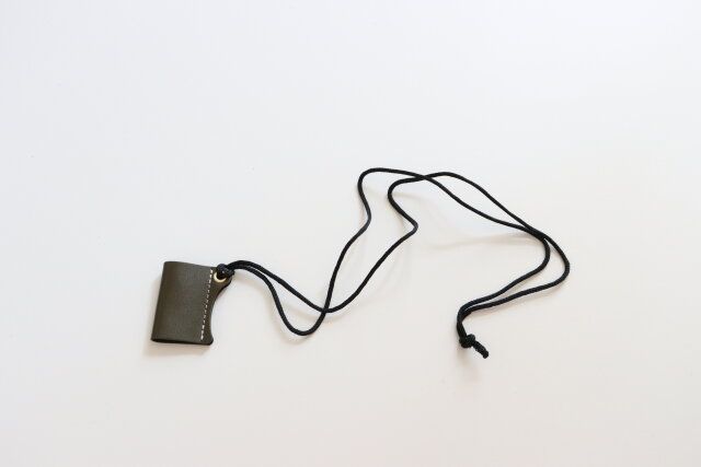 ペンホルダーストラップレザー調ショート デザイン