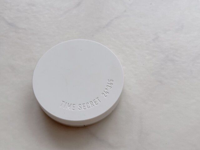 タイムシークレット ミネラル薬用プレストパウダー ライトオークル