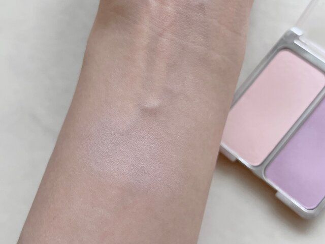 2aN デュアルチーク 01 コットンキャンディ 腕の内側につける