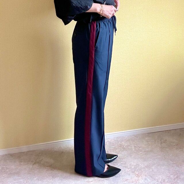 GU×rokh「トラックパンツ」 サイドから見た感じ